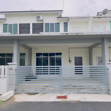 Noor Homestay Paddy View Kangar Buitenkant foto